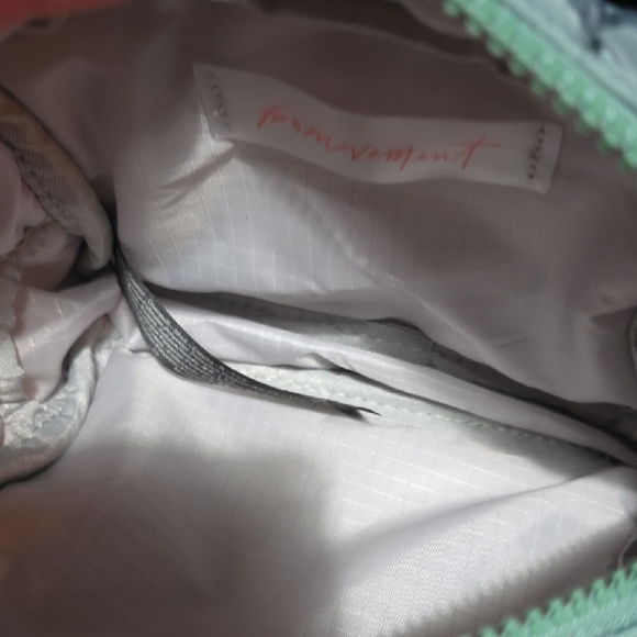 FP Movement Free People Quilted Puffer Pouch Green Glow Green Makeup Bag NEW - Picture 3 of 5